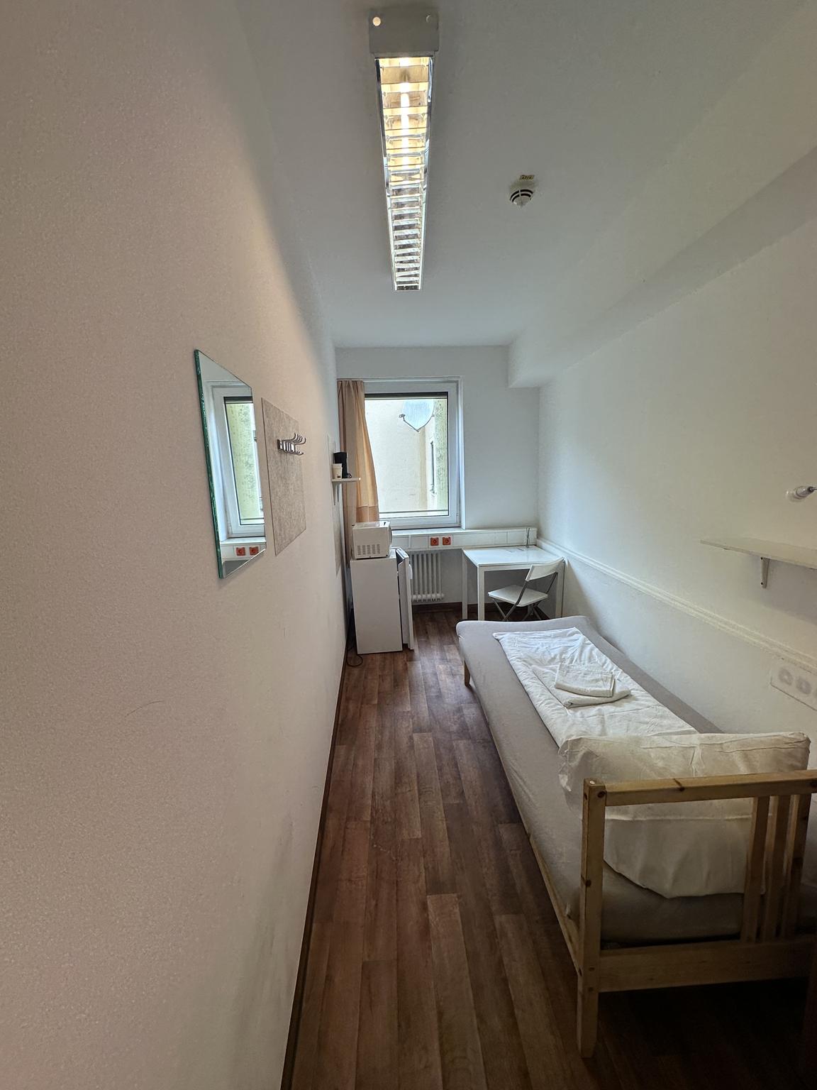 Georg-Kronawitter-Platz 2, 80331 München / Zimmer 318 (1)