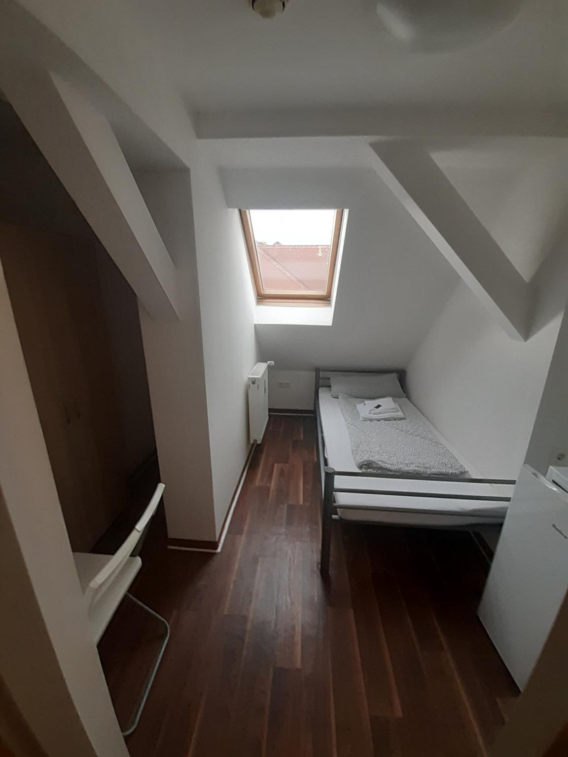 Georg-Kronawitter-Platz 2, 80331 München / Zimmer 402 (1)