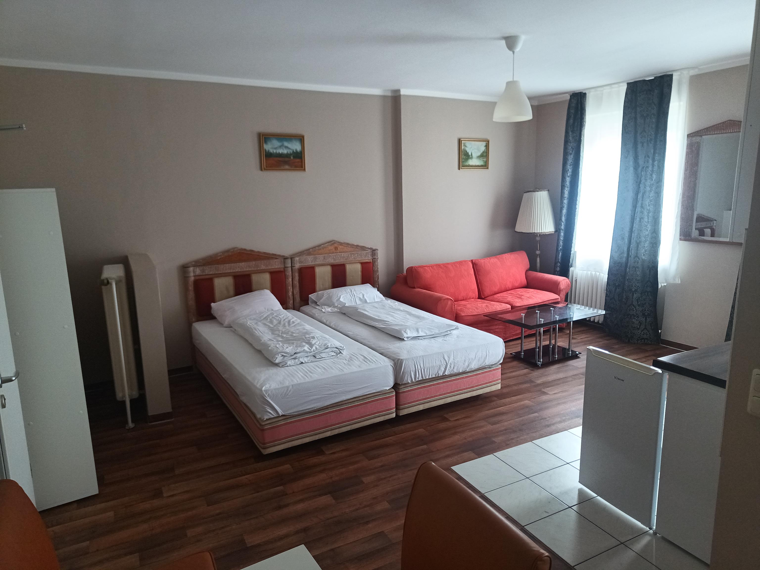 Georg-Kronawitter-Platz 2, 80331 München / Zimmer 325 (4)