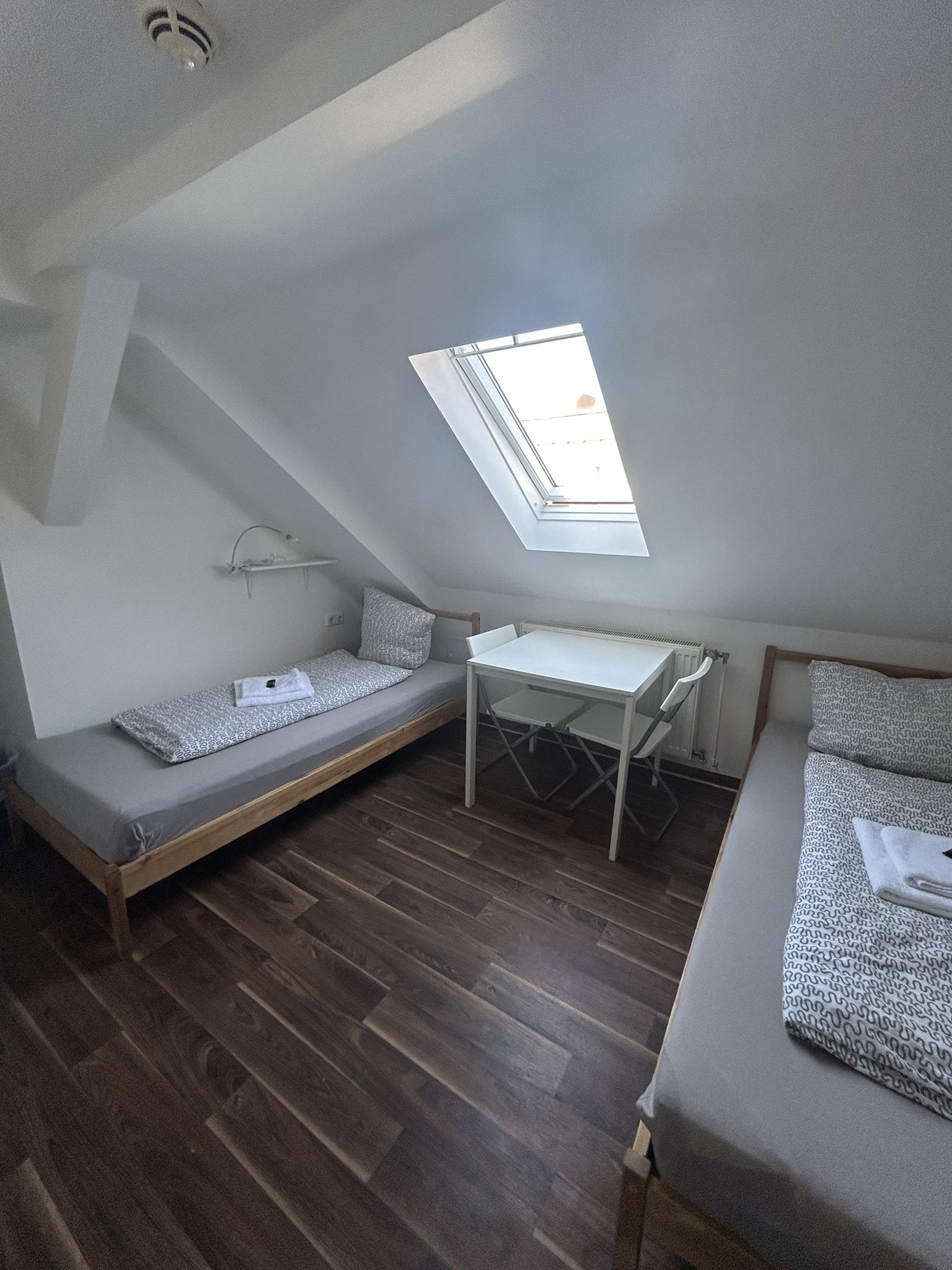 Georg-Kronawitter-Platz 2, 80331 München / Zimmer 408 (2)