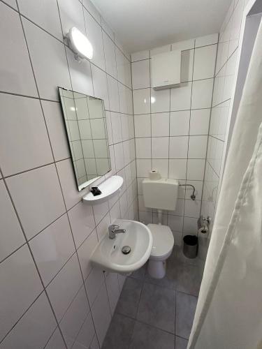 1579img-20241016-wa0041