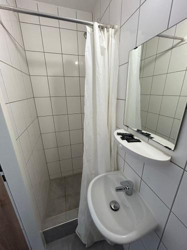 271img-20241016-wa0029