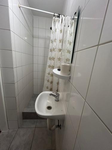 871img-20241016-wa0021