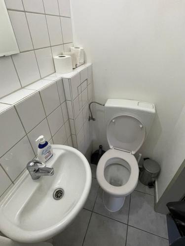 963img-20241023-wa0020