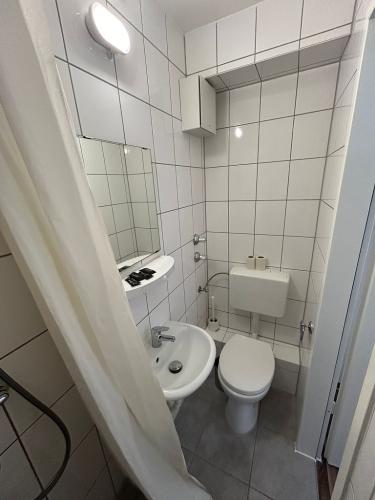 998img-20241016-wa0028